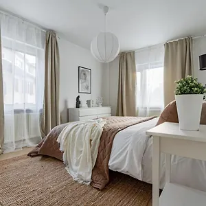 Budget Comfort On Trendy Soedermalm, Construction Work Lägenhet